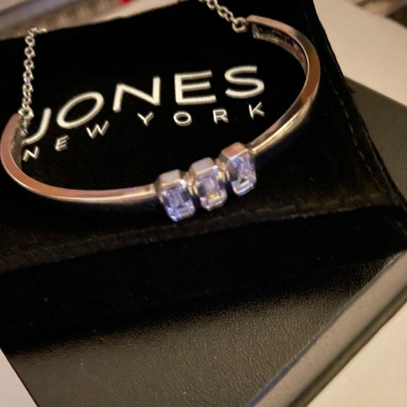 ๐ Beautiful Jones NewYork Silver Bracelet ๐ - Picture 2 of 8